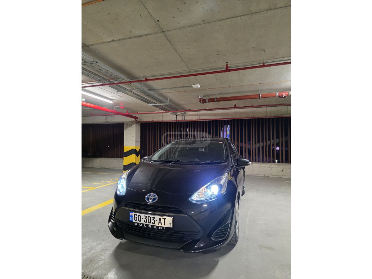 Toyota Aqua - фото 1