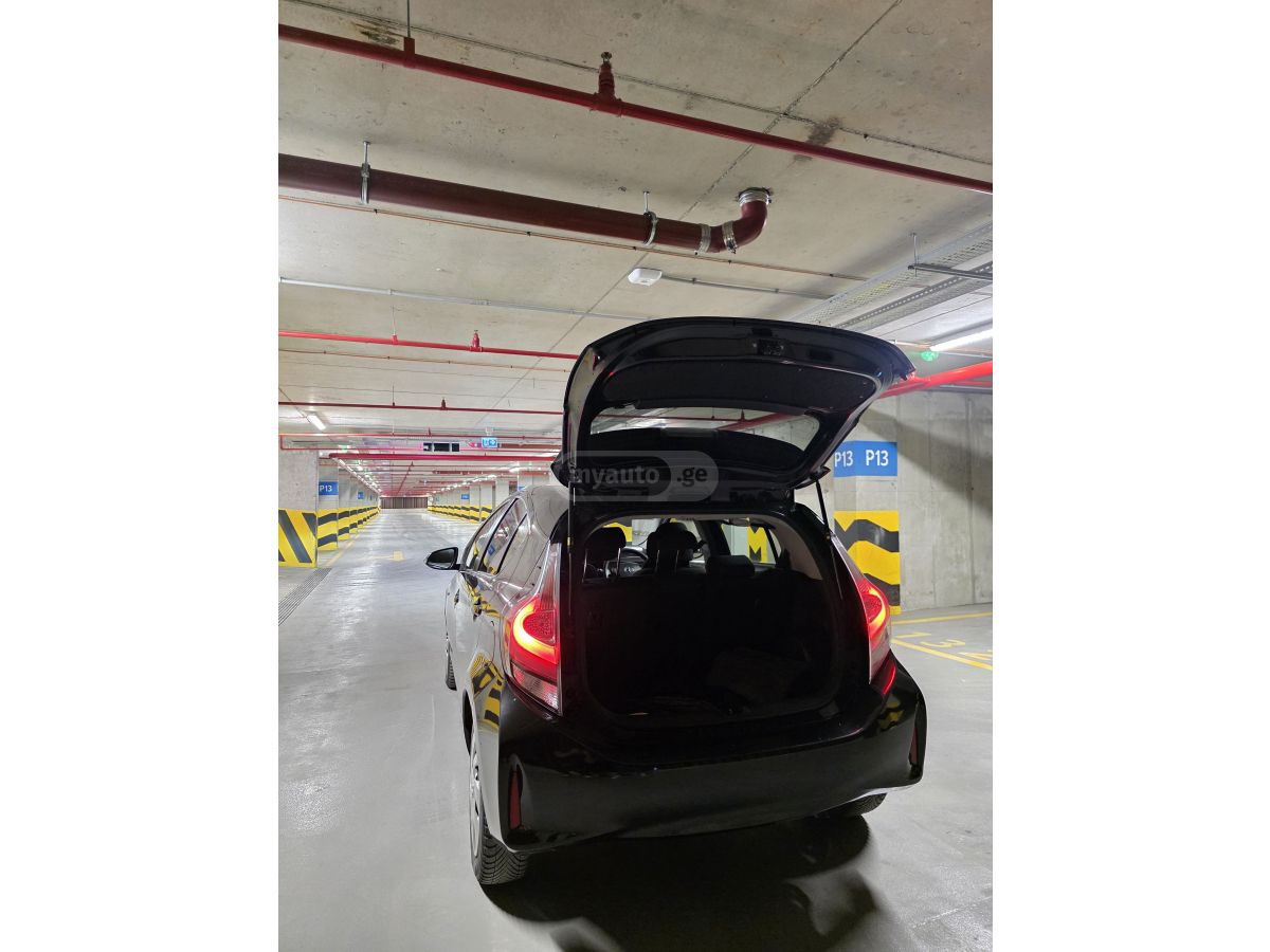 Toyota Aqua - фото 4