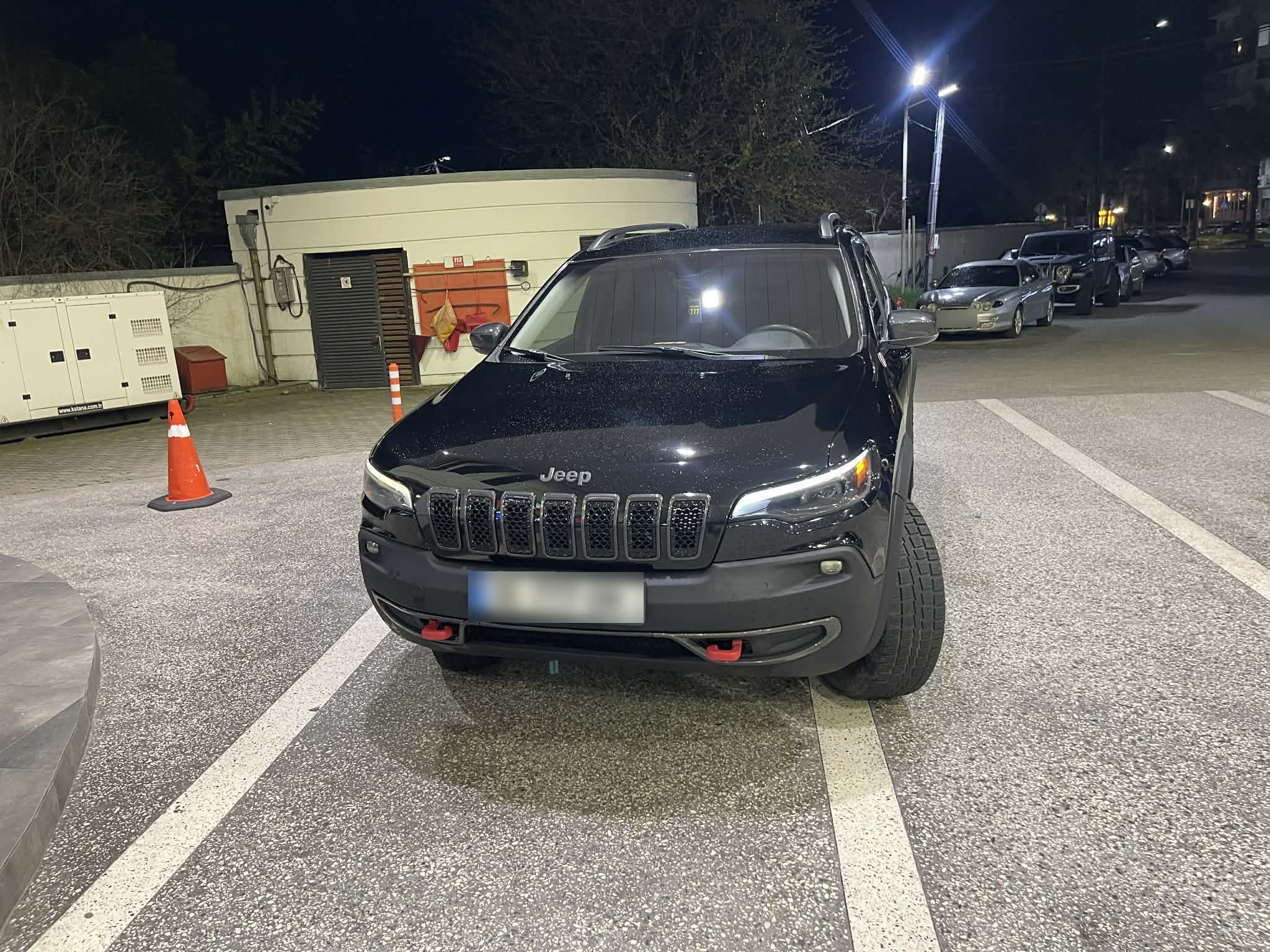 Jeep Cherokee - фото 1