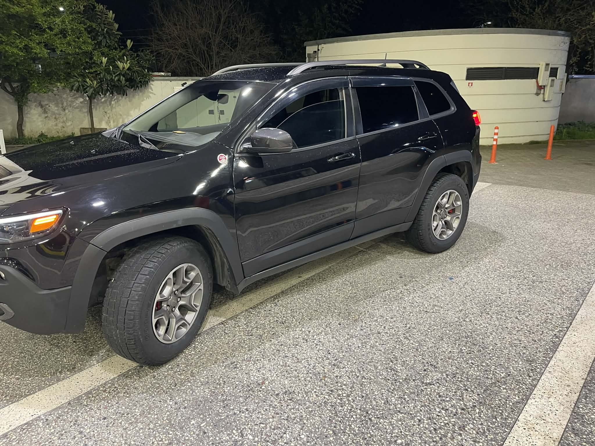 Jeep Cherokee - фото 2