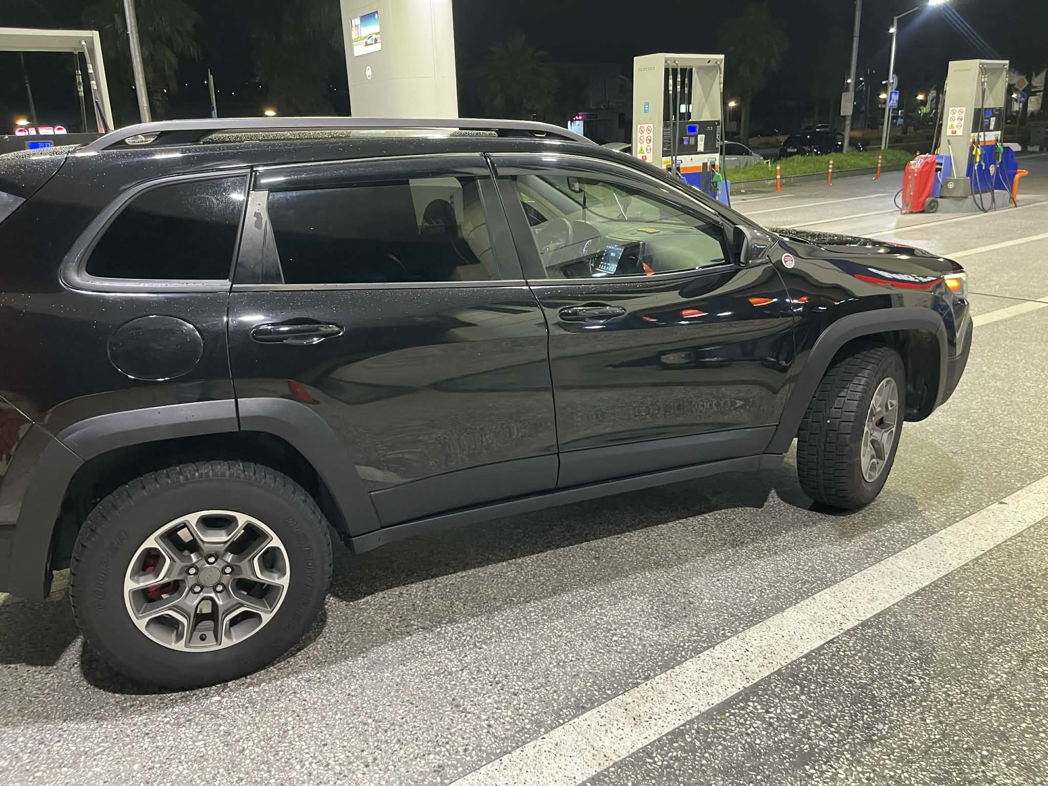 Jeep Cherokee - фото 4