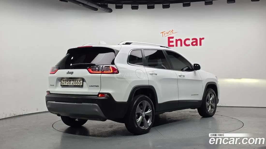 Jeep Cherokee - фото 2