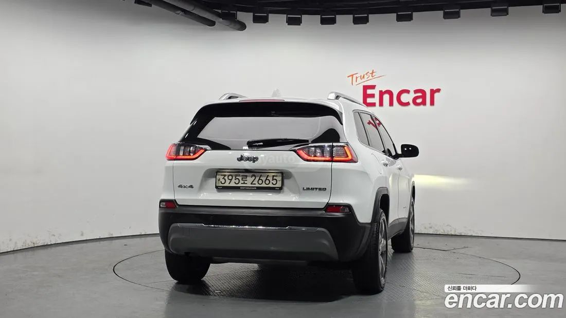 Jeep Cherokee - фото 4