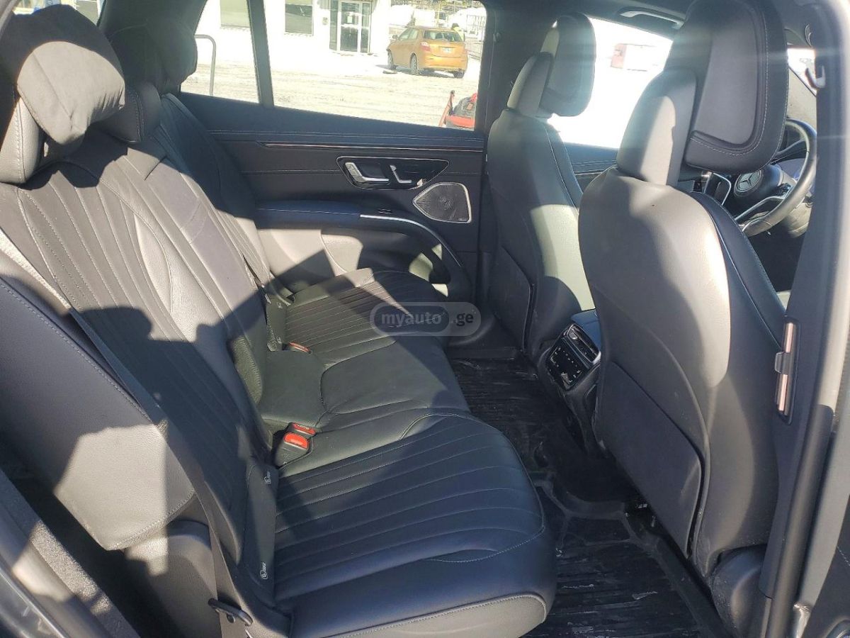 Mercedes-Benz EQC 2023 — миниатюра 10