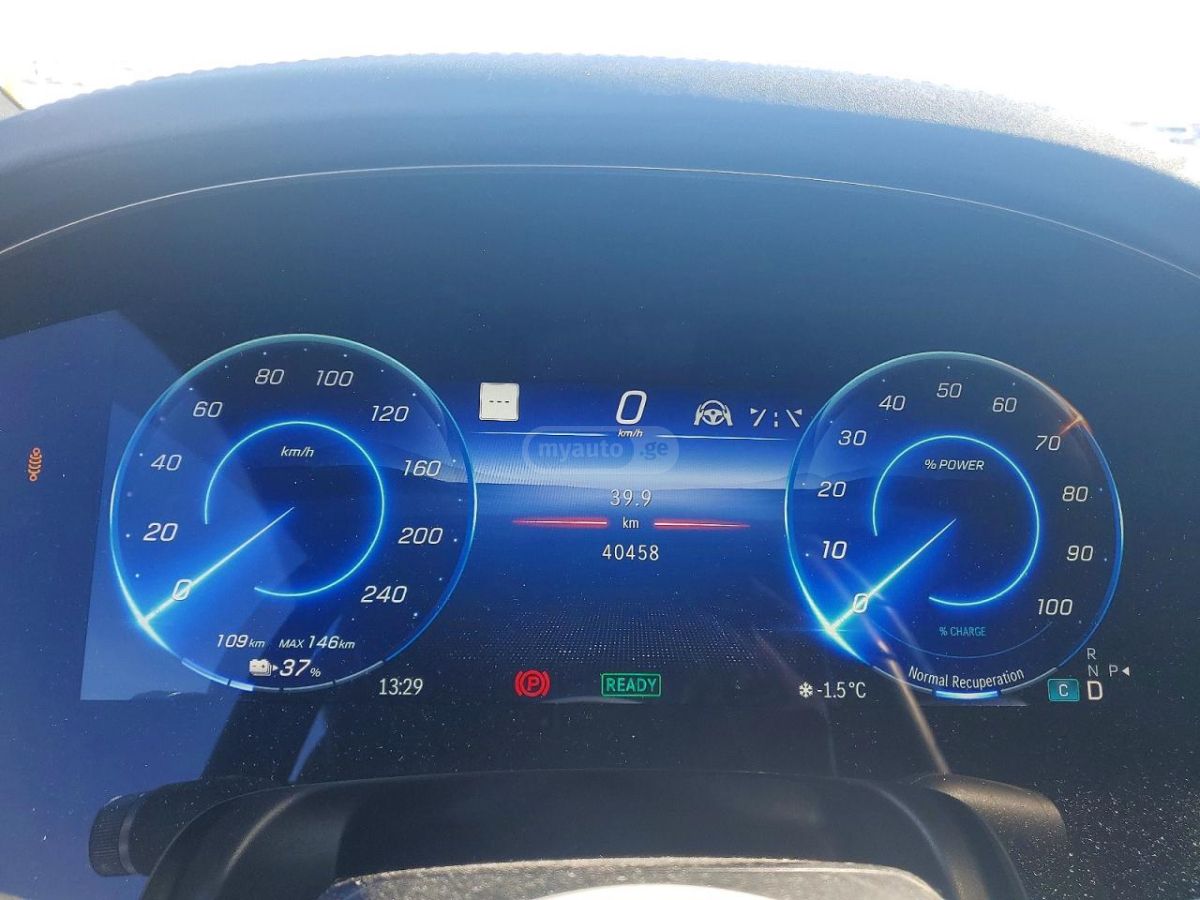 Mercedes-Benz EQC 2023 — миниатюра 9