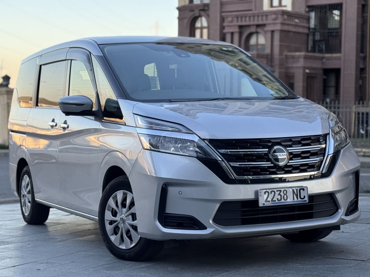 Nissan Serena - фото 1