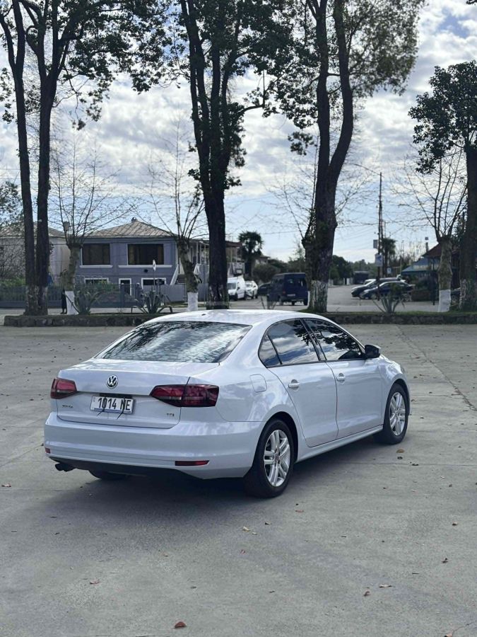 Volkswagen Jetta - фото 4