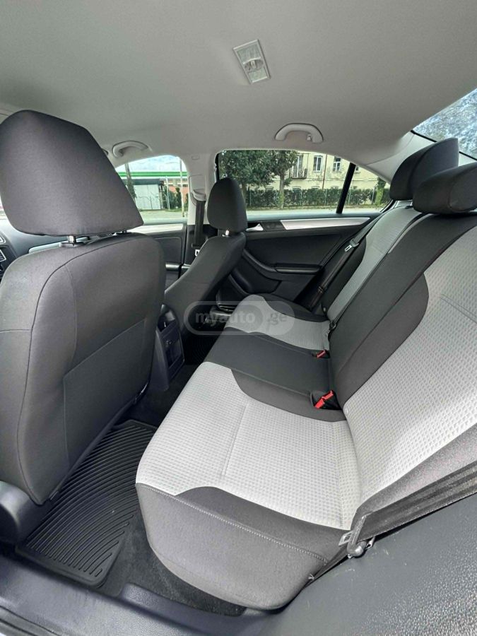 Volkswagen Jetta - фото 5