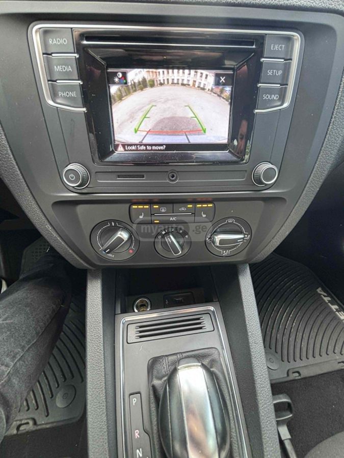 Volkswagen Jetta - фото 7