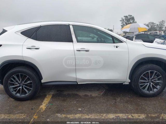 Lexus Premium 4dr All-Wheel Drive Au — миниатюра 11