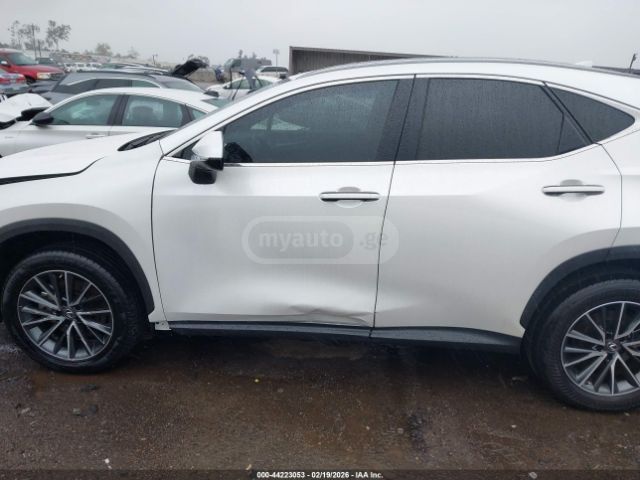 Lexus Premium 4dr All-Wheel Drive Au — миниатюра 12