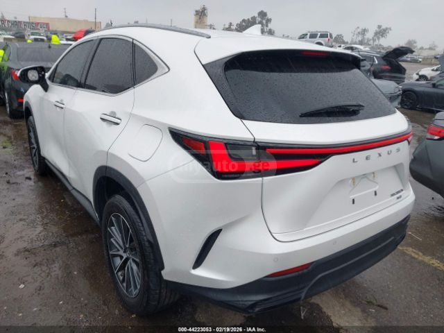 Lexus Premium 4dr All-Wheel Drive Au — миниатюра 3