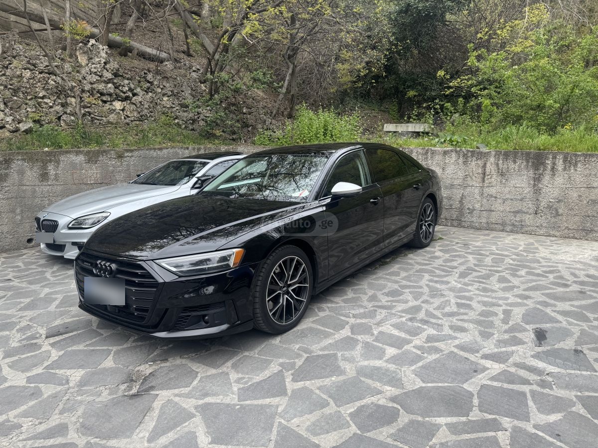 Audi A8 - фото 2