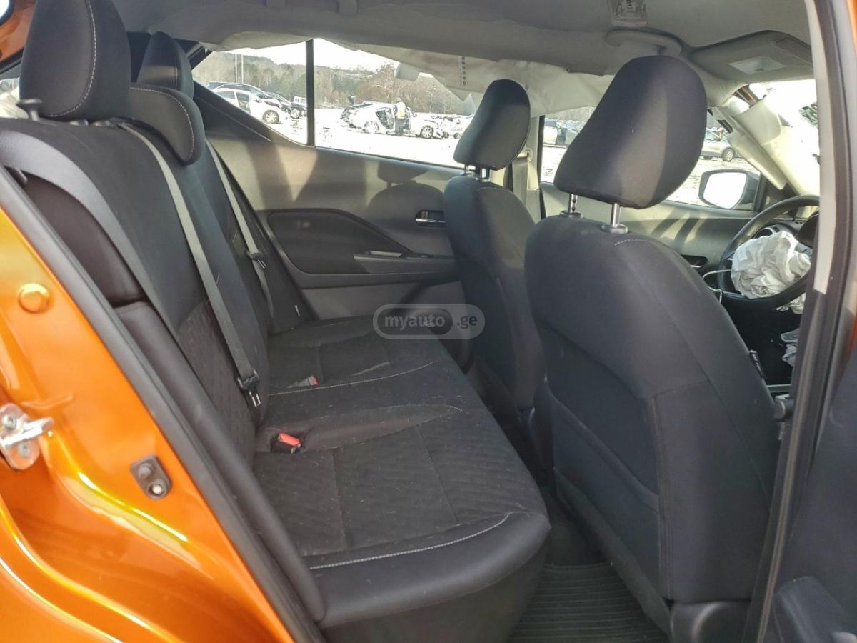 Nissan SV 4dr Front-Wheel Drive CVT — миниатюра 10