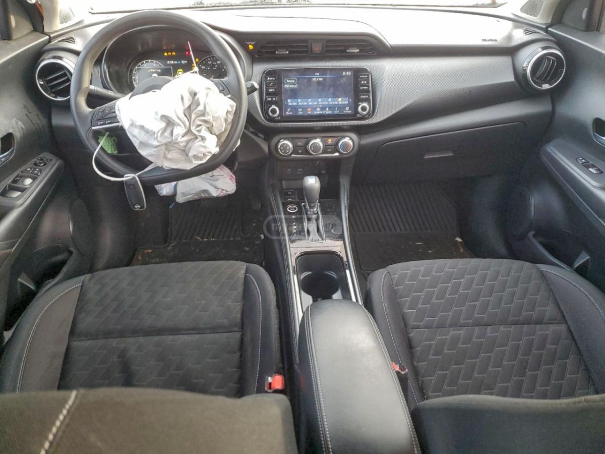 Nissan SV 4dr Front-Wheel Drive CVT — миниатюра 8