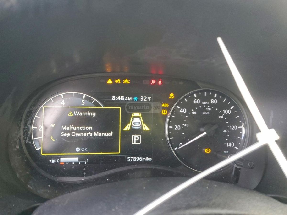 Nissan SV 4dr Front-Wheel Drive CVT — миниатюра 9