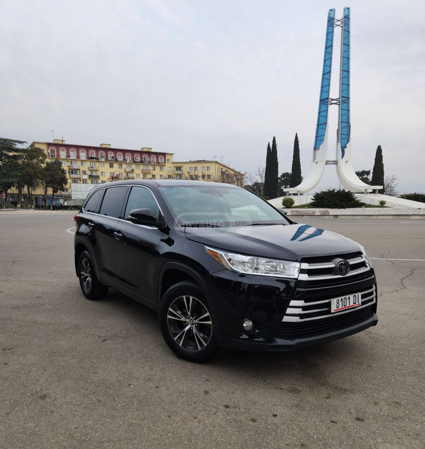 Toyota Highlander - фото 1