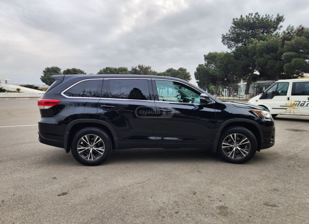 Toyota Highlander - фото 2