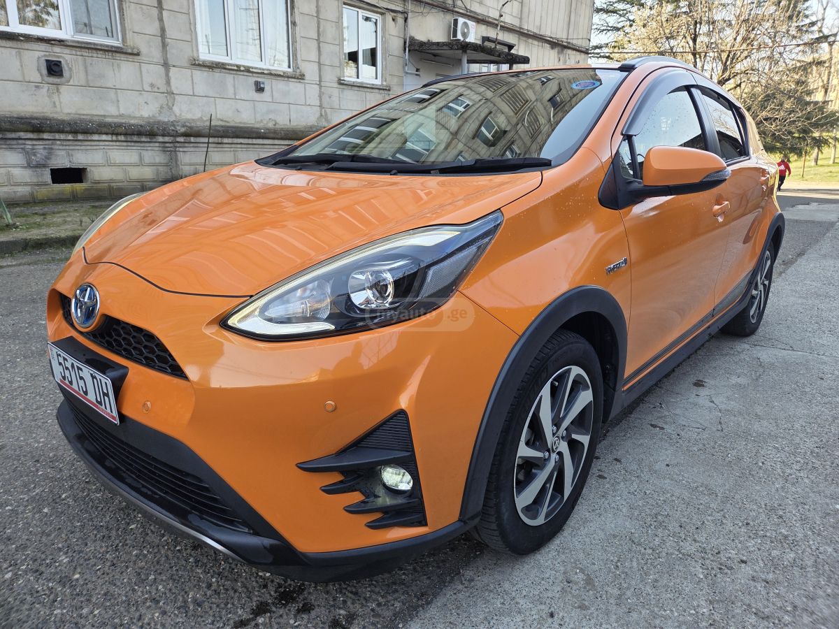 Toyota Aqua - фото 4