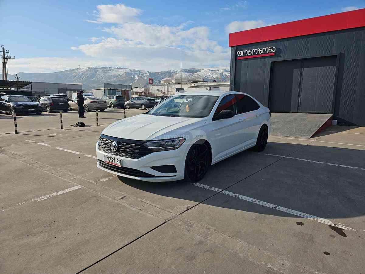 Volkswagen Jetta - фото 1