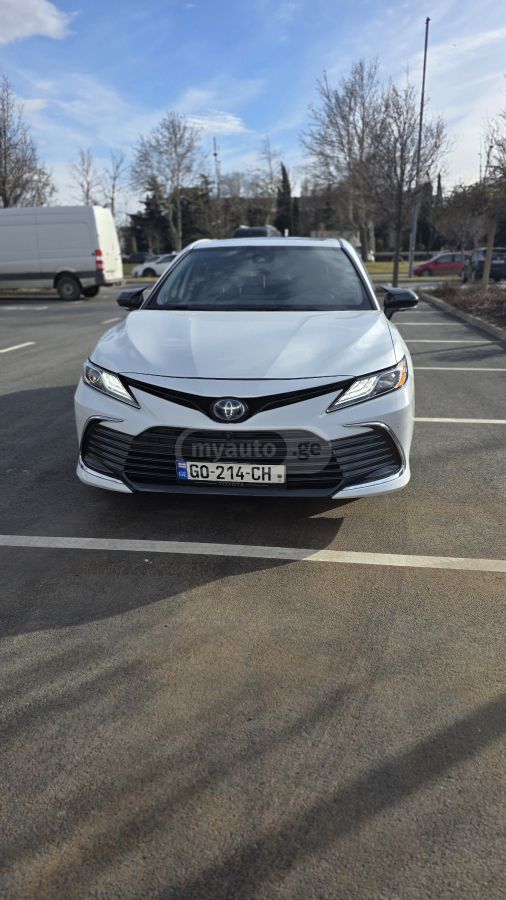Toyota Camry - фото 1
