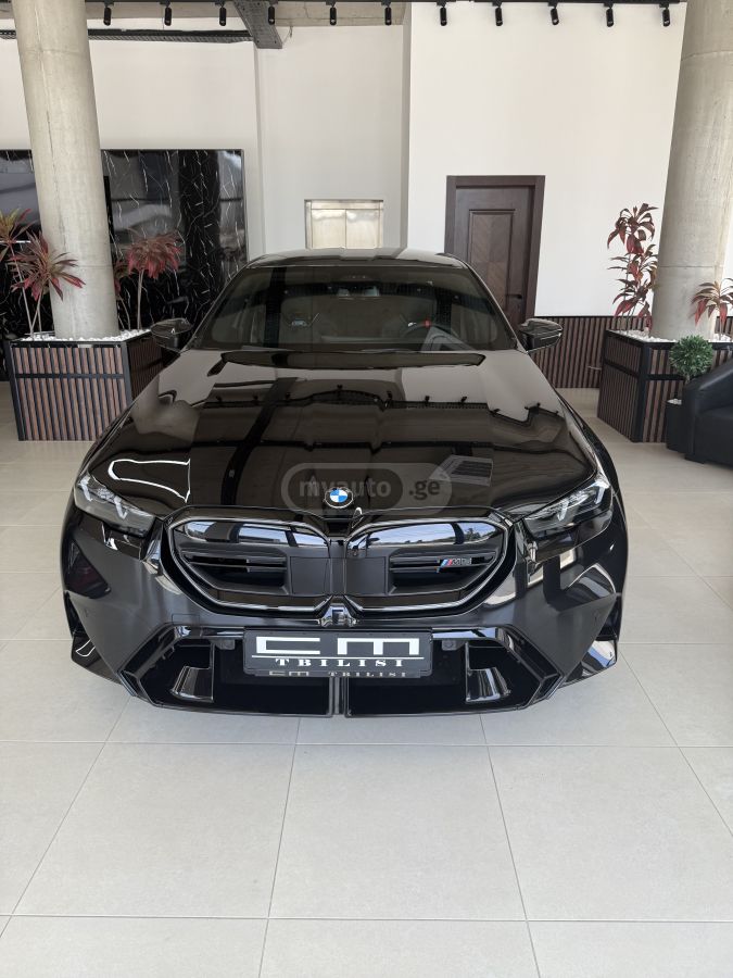 BMW M5 2025 — миниатюра 1