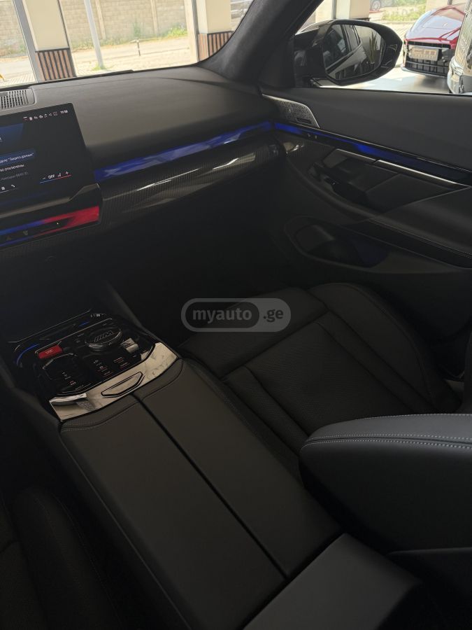 BMW M5 2025 — миниатюра 11