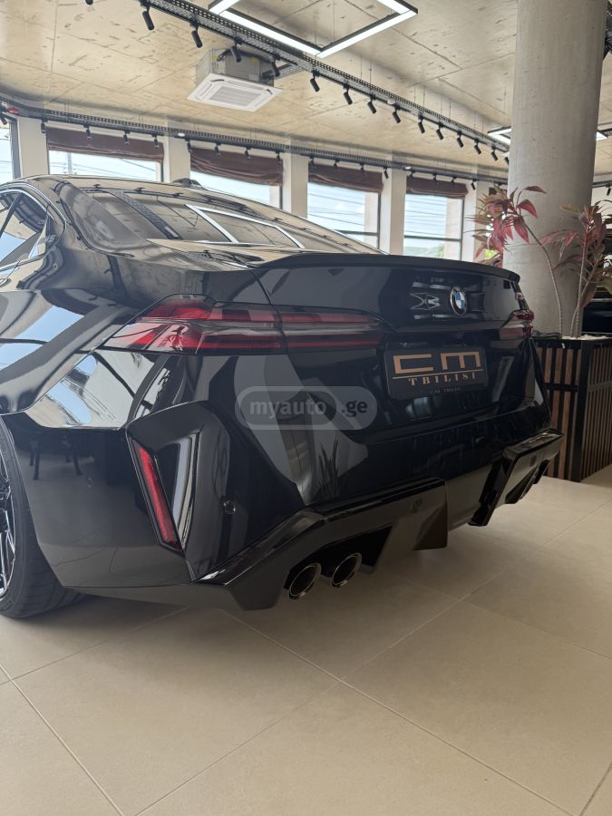 BMW M5 2025 — миниатюра 6