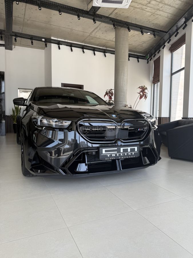 BMW M5 2025 — миниатюра 7