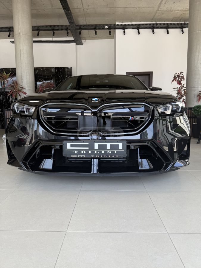 BMW M5 2025 — миниатюра 8