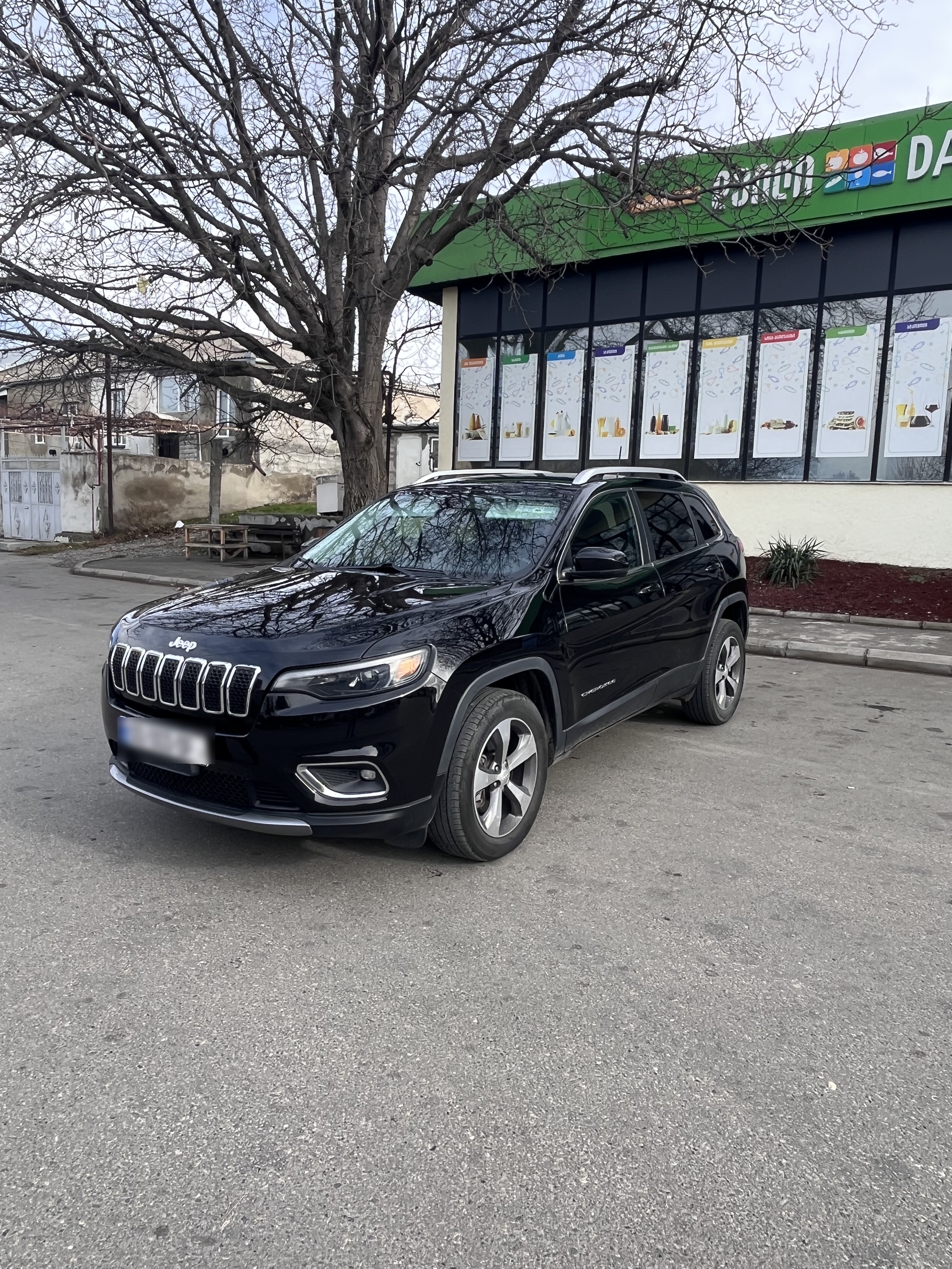 Jeep Cherokee - фото 1