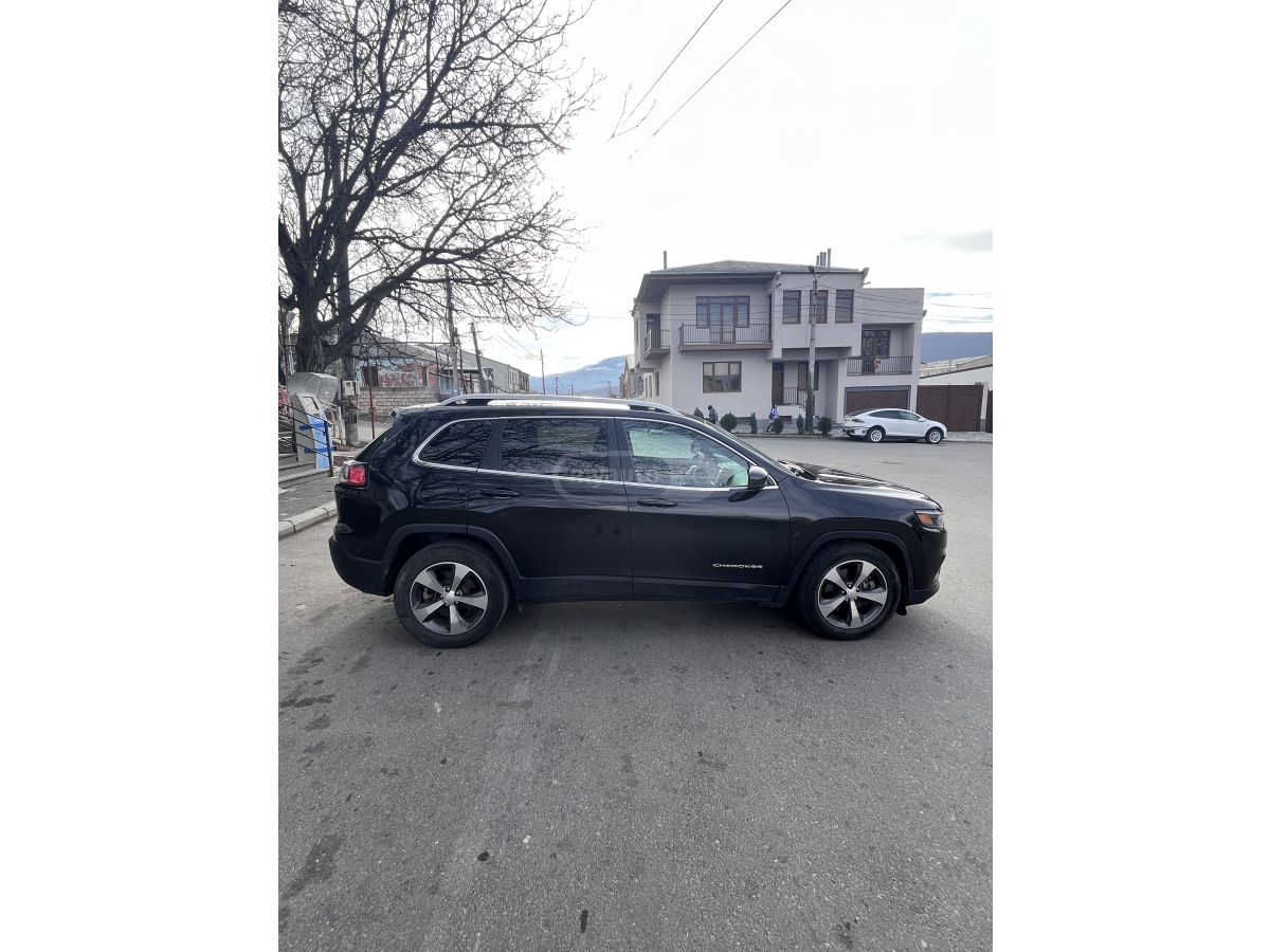 Jeep Cherokee - фото 3