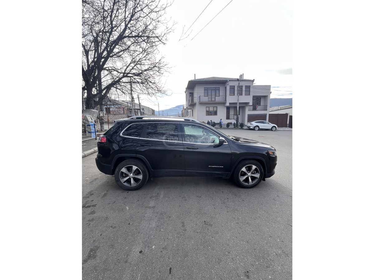 Jeep Cherokee - фото 4