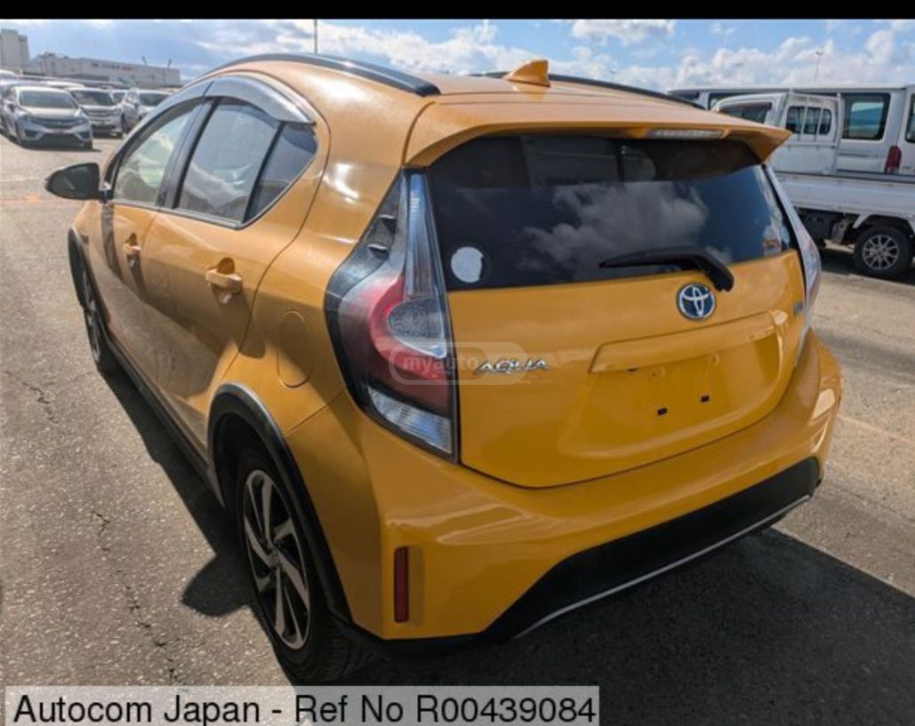 Toyota Aqua - фото 12