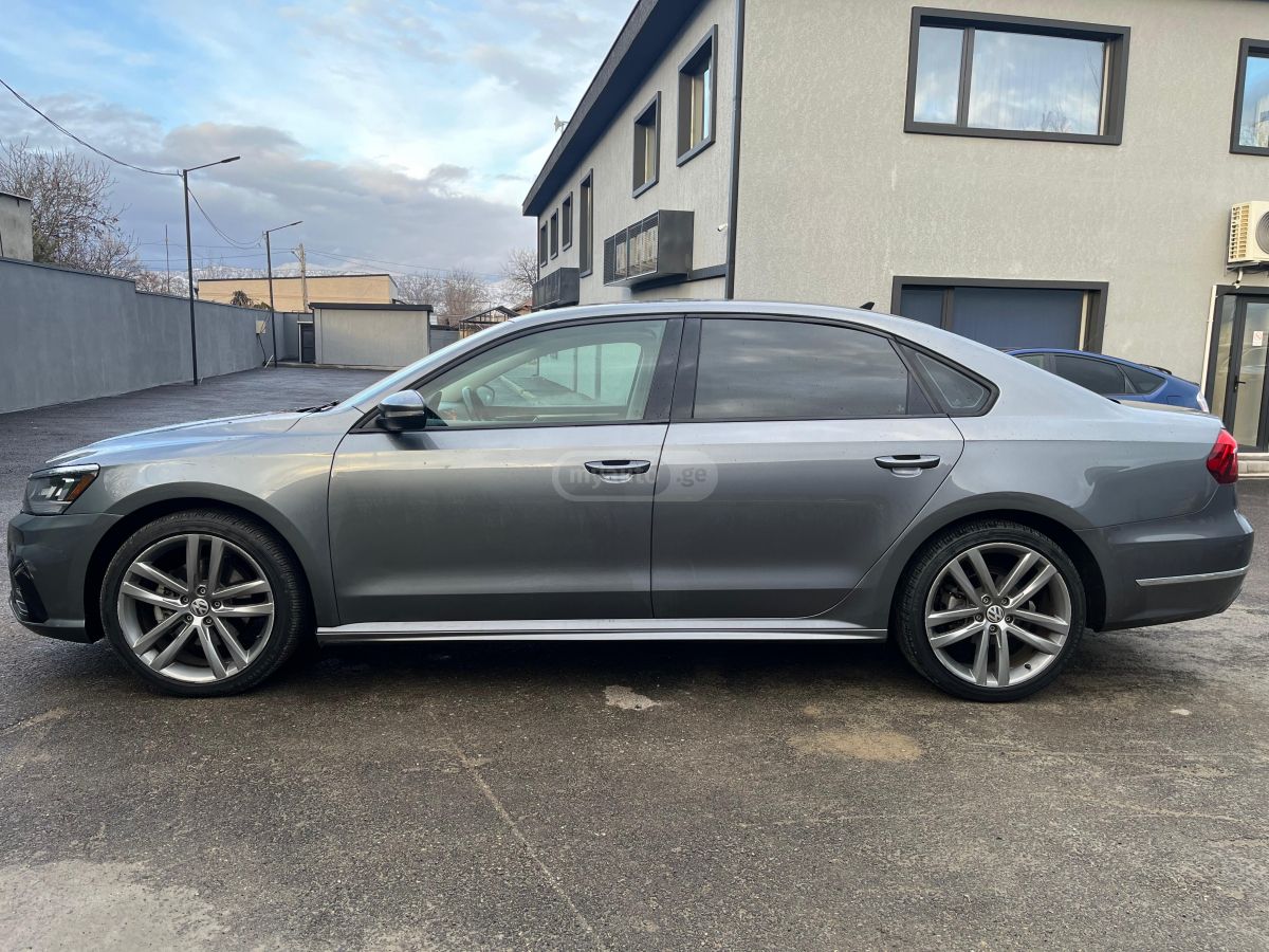 Volkswagen Passat - фото 1