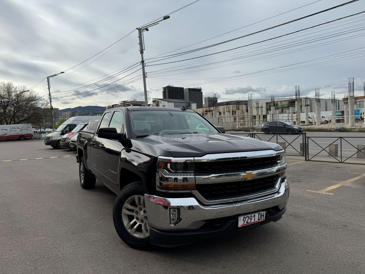 Chevrolet Silverado - фото 1