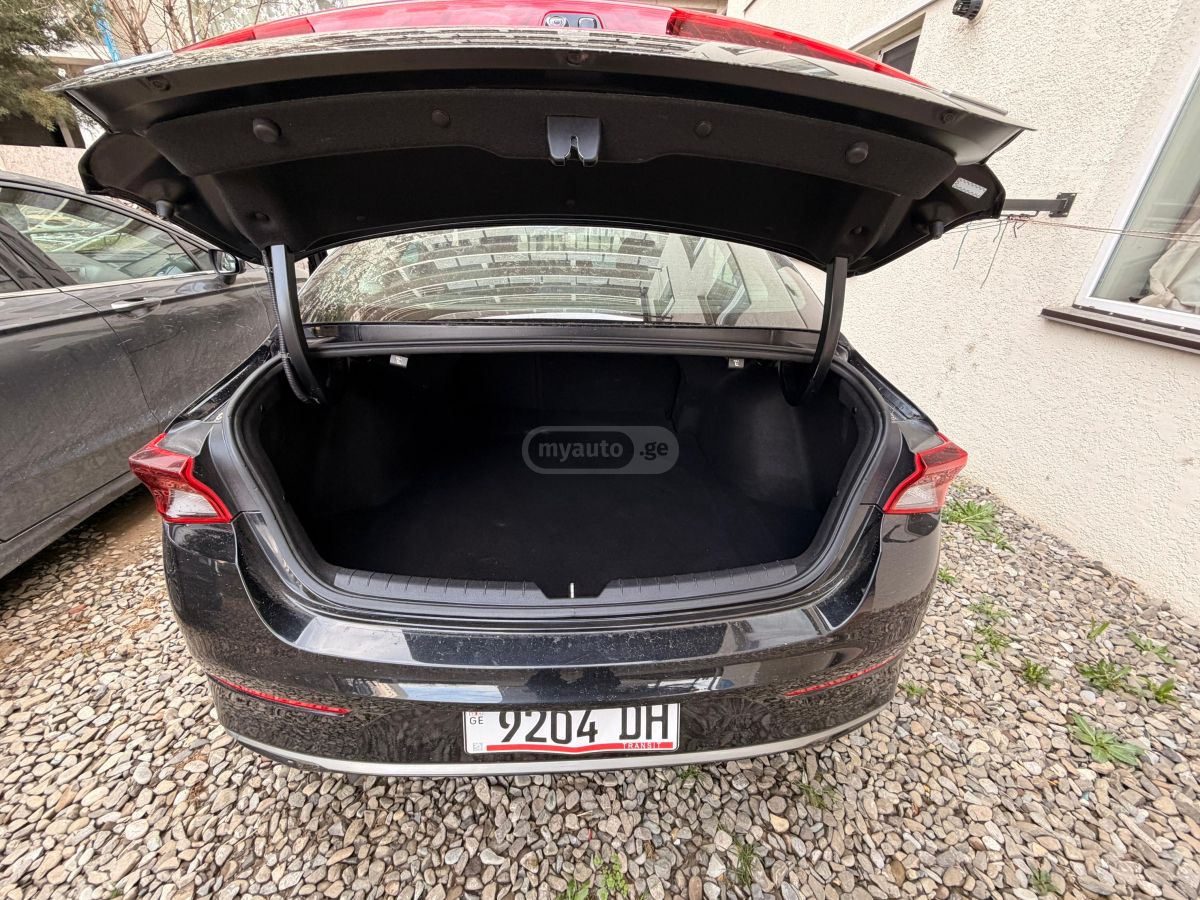 Kia K5 - фото 10