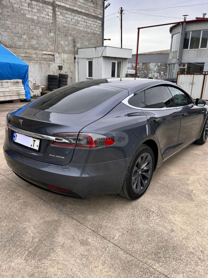 Tesla Model S - фото 10