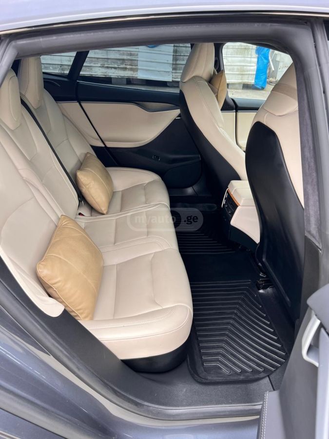 Tesla Model S - фото 11