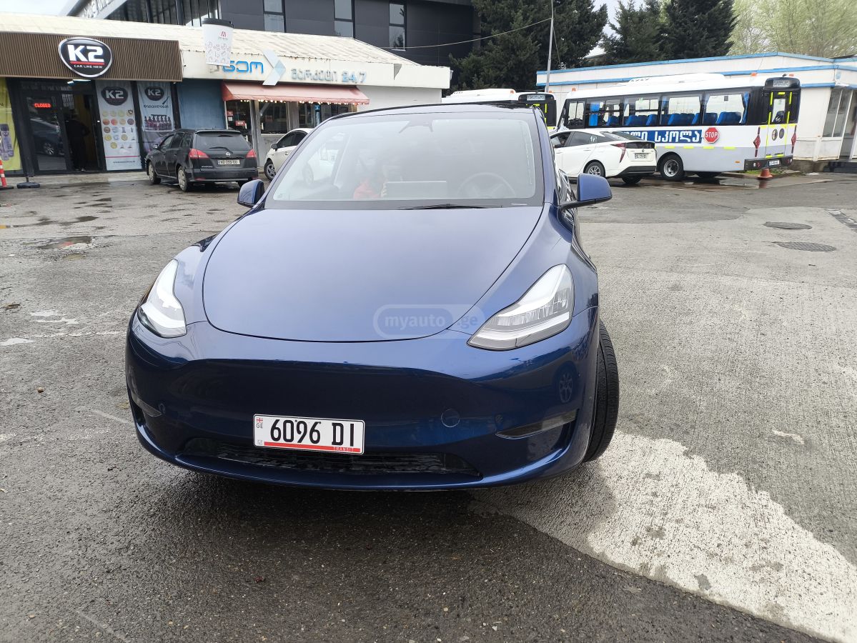 Tesla Model Y - фото 1