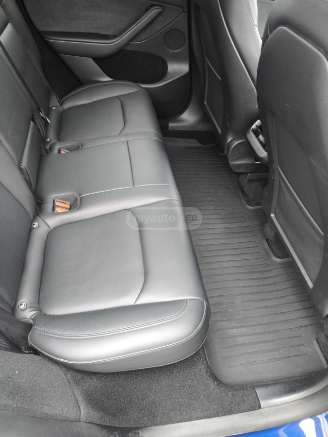 Tesla Model Y - фото 9