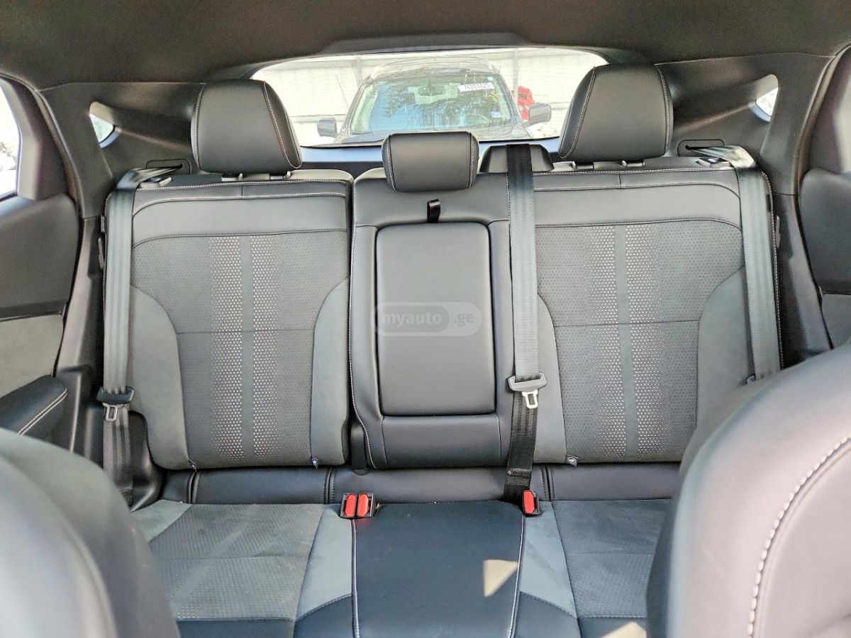 Ford MACH-E GT — миниатюра 10