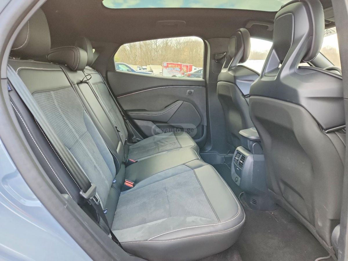 Ford MACH-E GT — миниатюра 11