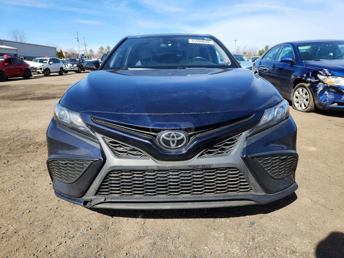 Toyota Camry - фото 3