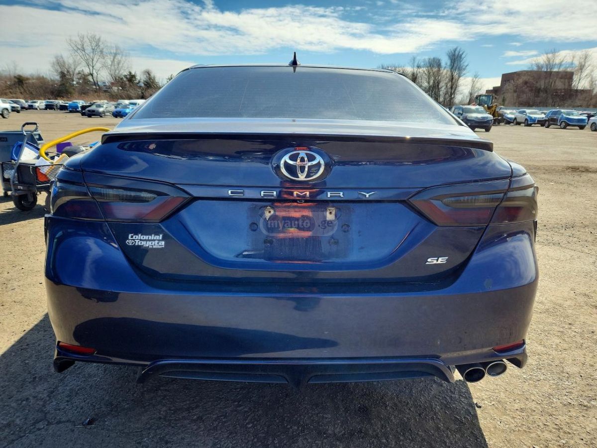 Toyota Camry - фото 6