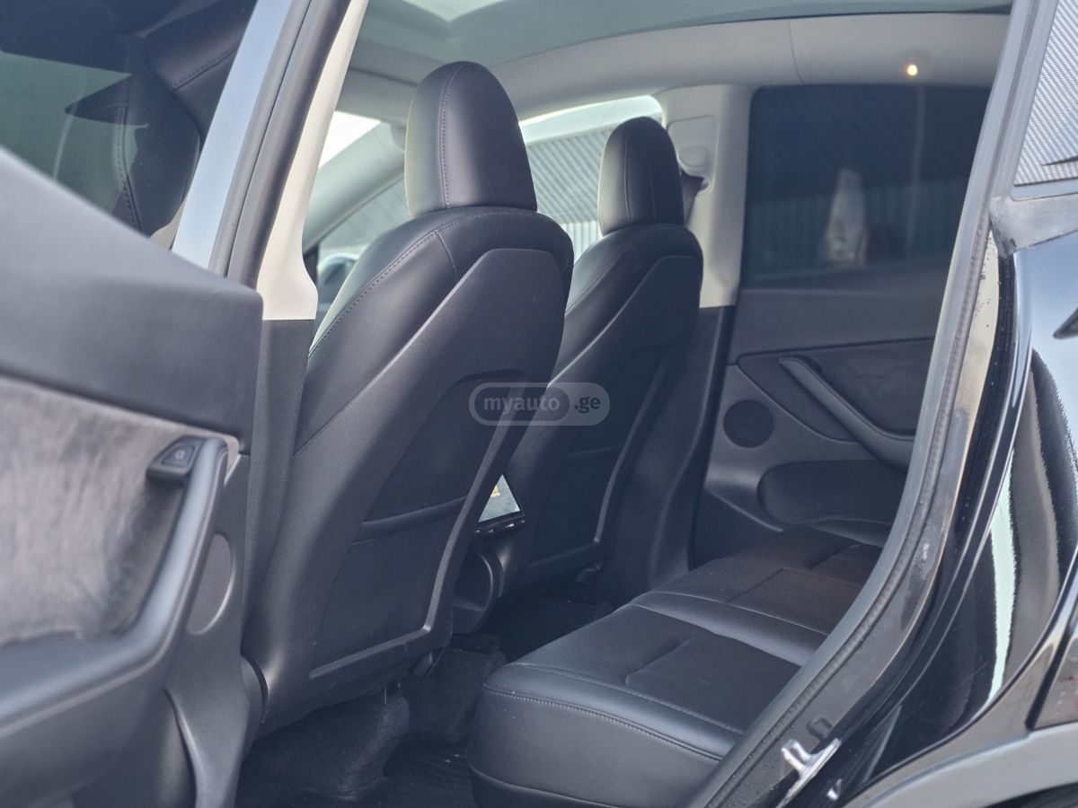 Tesla Model Y - фото 11