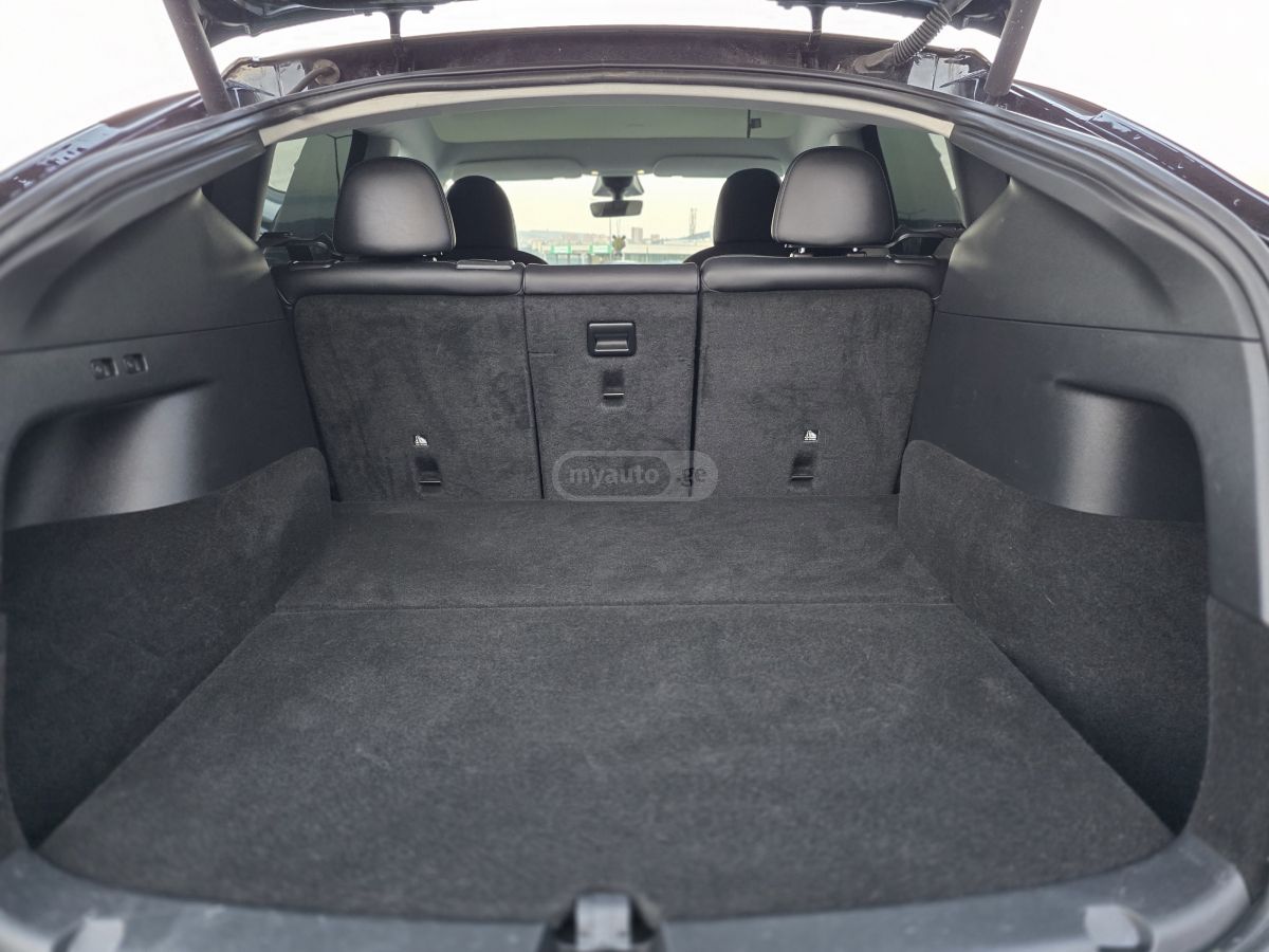Tesla Model Y - фото 13