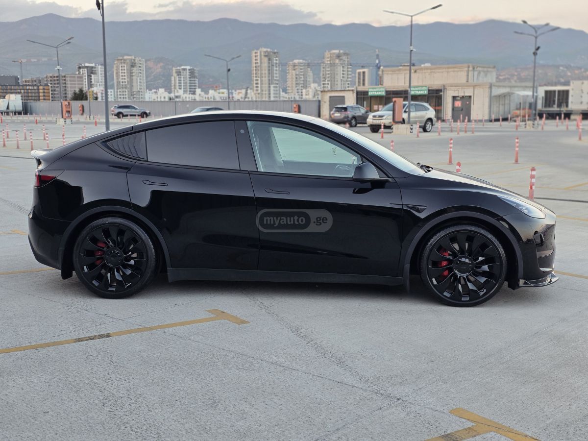 Tesla Model Y - фото 4