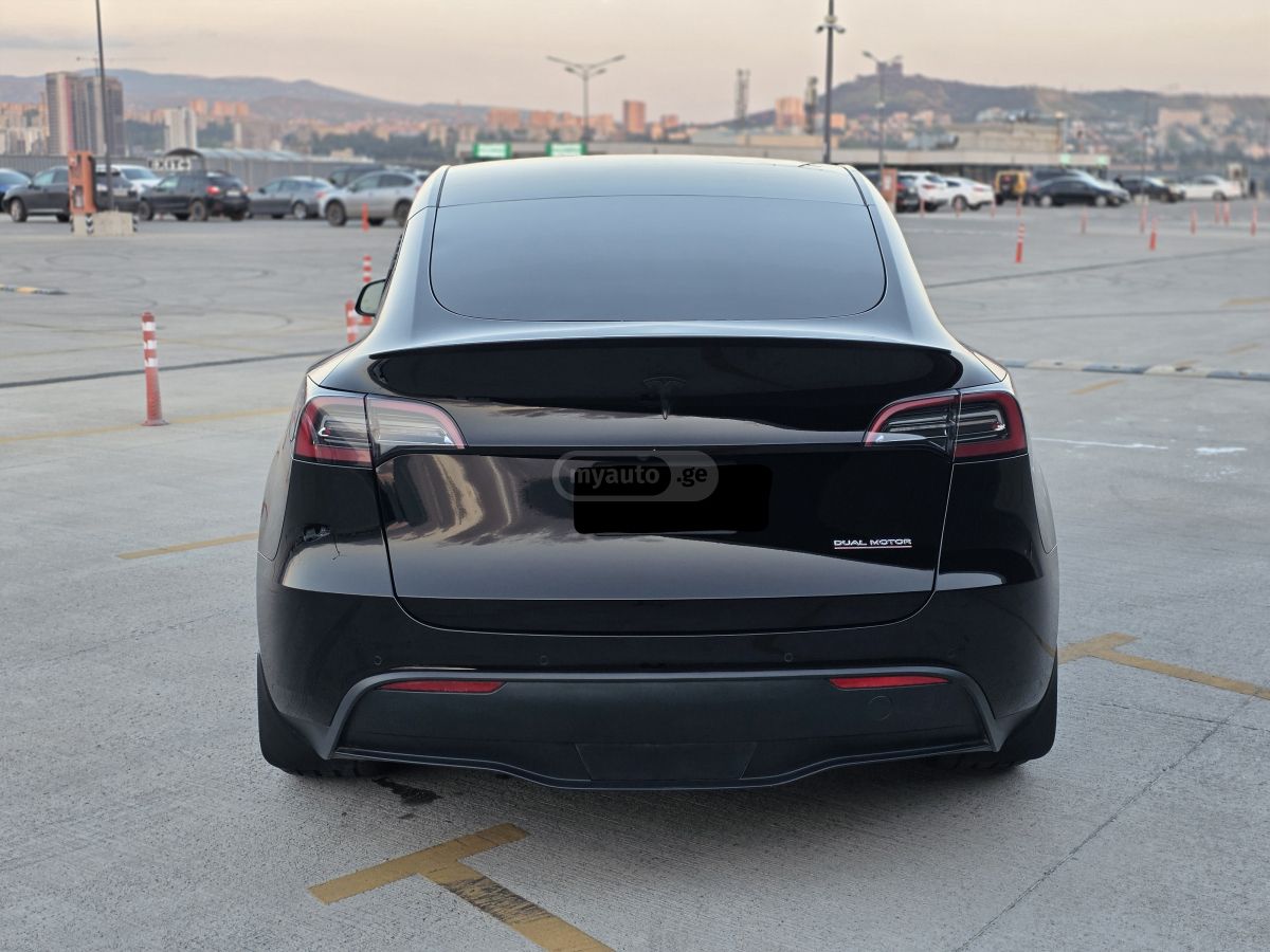 Tesla Model Y - фото 6