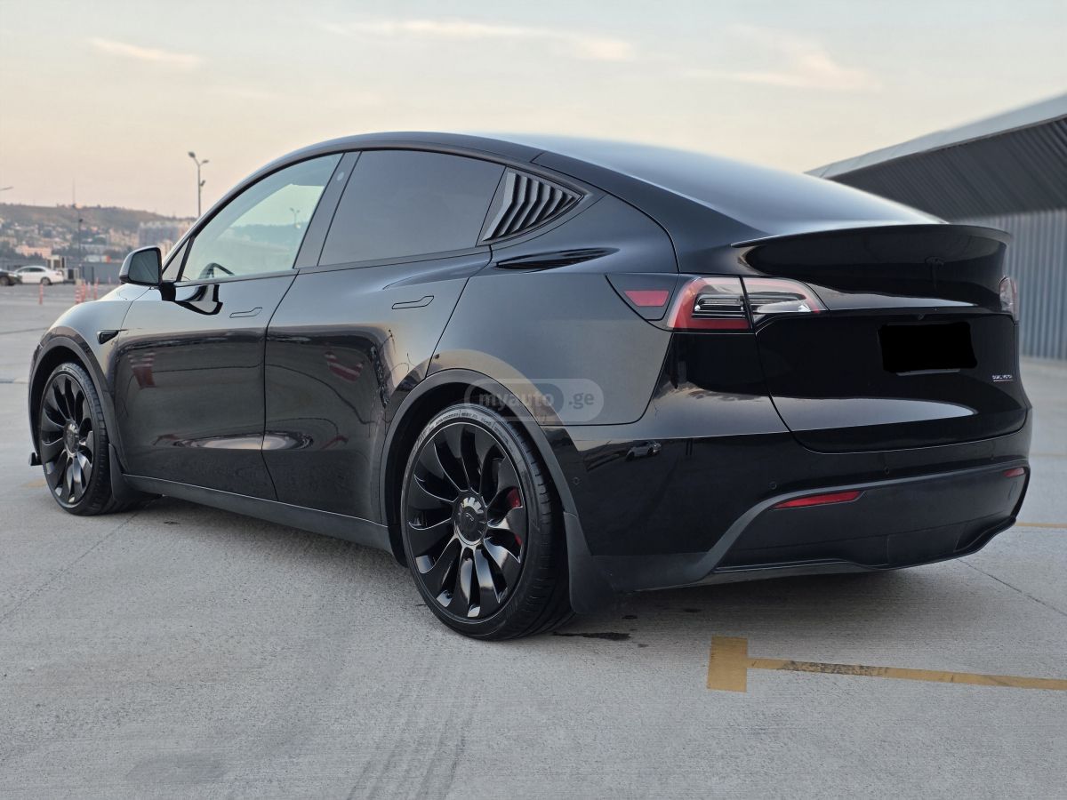 Tesla Model Y - фото 7
